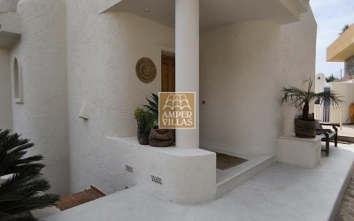 Фантастическая вилла с панорамным видом на море..